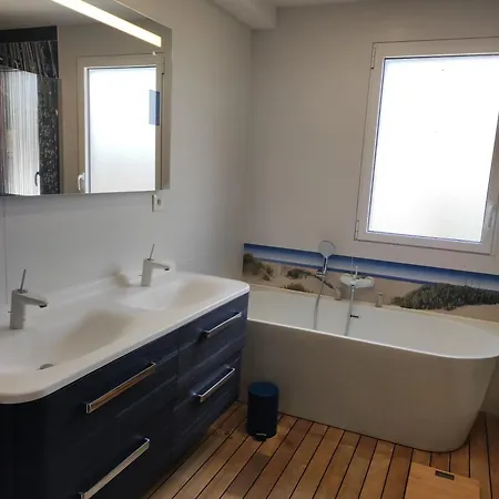 بيت للعطل Face A La