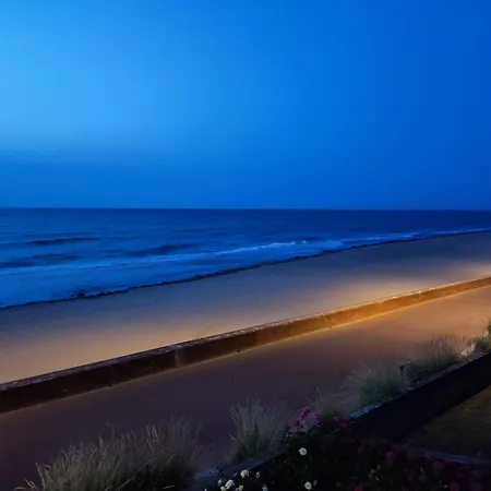 بيت للعطل Face A La *